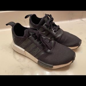 Adidas tennis shoes size 6